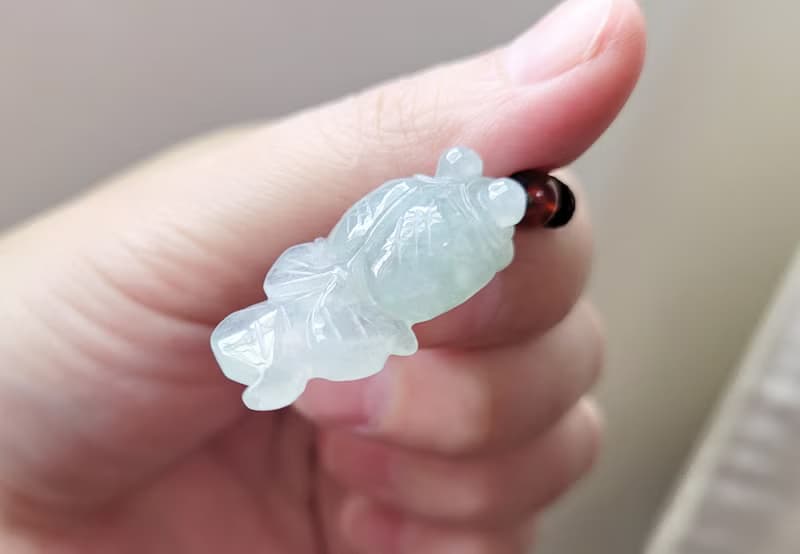 【親翠】天然翡翠 冰綠飄花 活靈活現金魚項鍊 特殊題材