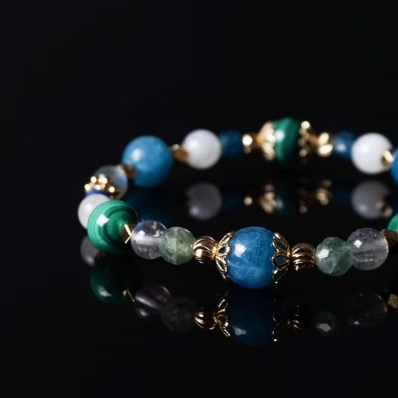 雲上之丘 // 孔雀石 磷灰石 月光石 拉長石 藍晶石 水晶手鍊