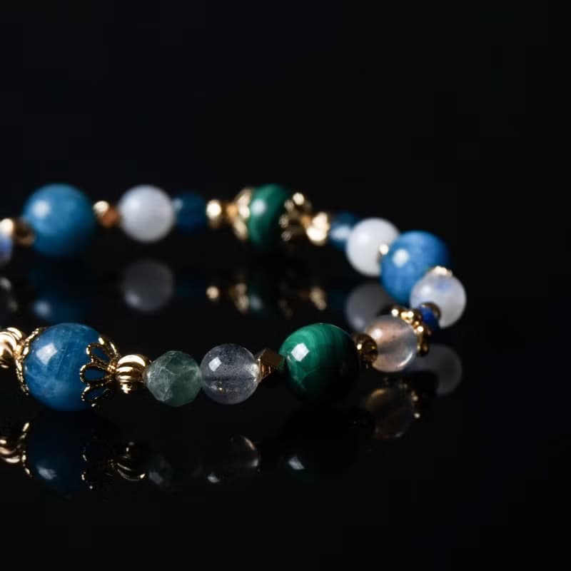 雲上之丘 // 孔雀石 磷灰石 月光石 拉長石 藍晶石 水晶手鍊