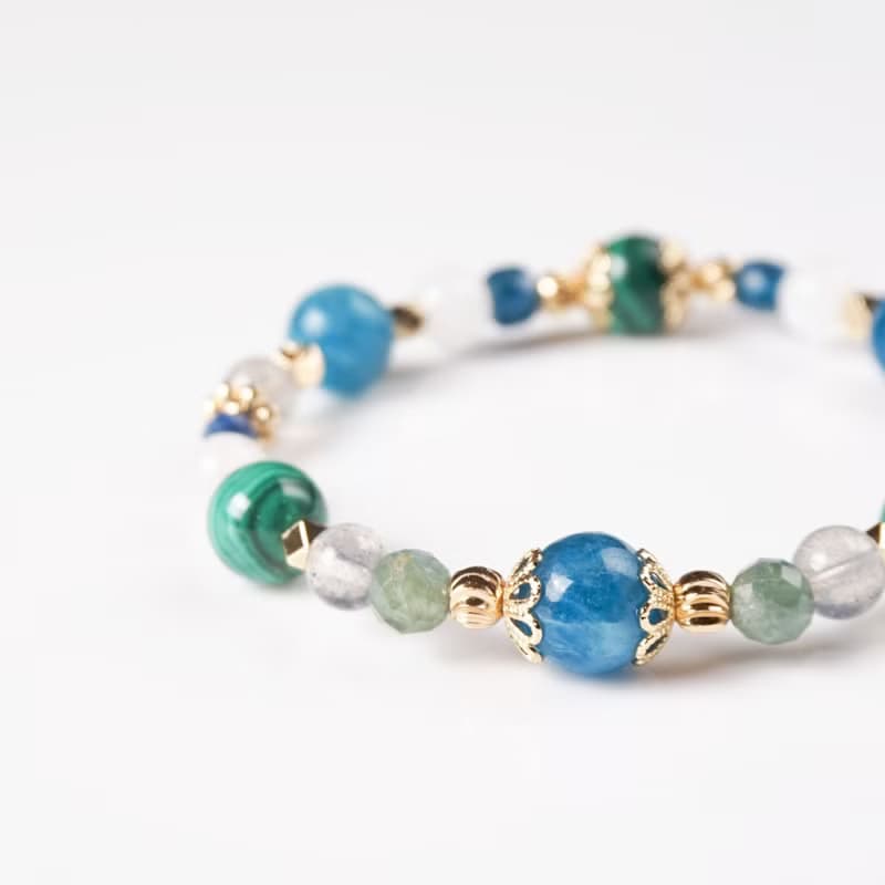 雲上之丘 // 孔雀石 磷灰石 月光石 拉長石 藍晶石 水晶手鍊