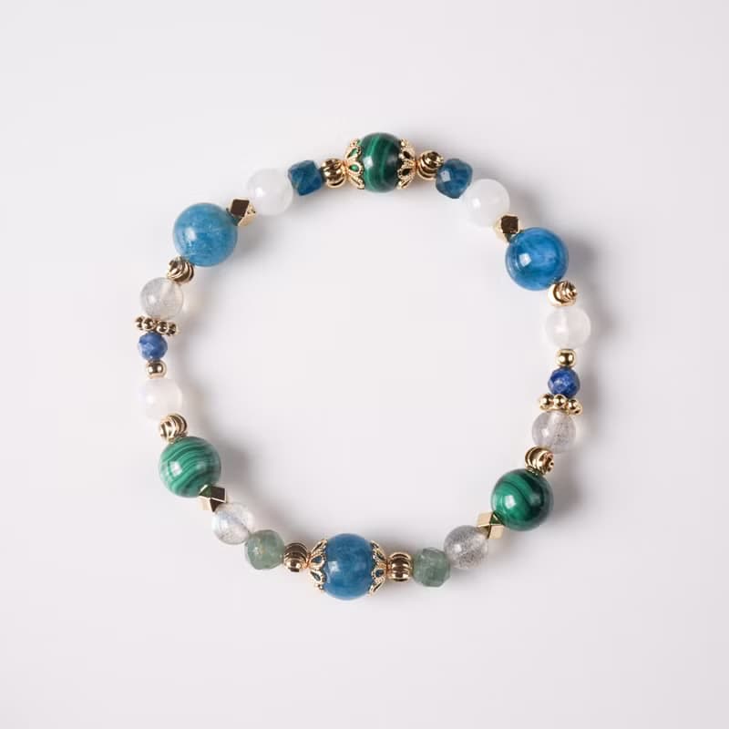 雲上之丘 // 孔雀石 磷灰石 月光石 拉長石 藍晶石 水晶手鍊