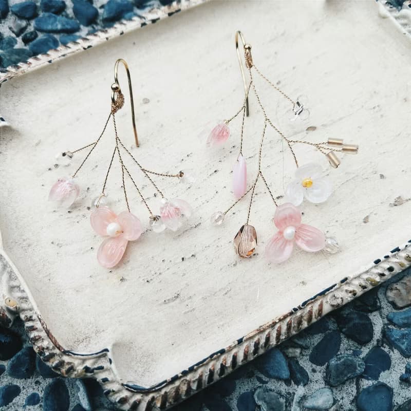 串珠 編織 不對襯花束耳環 春風泊香