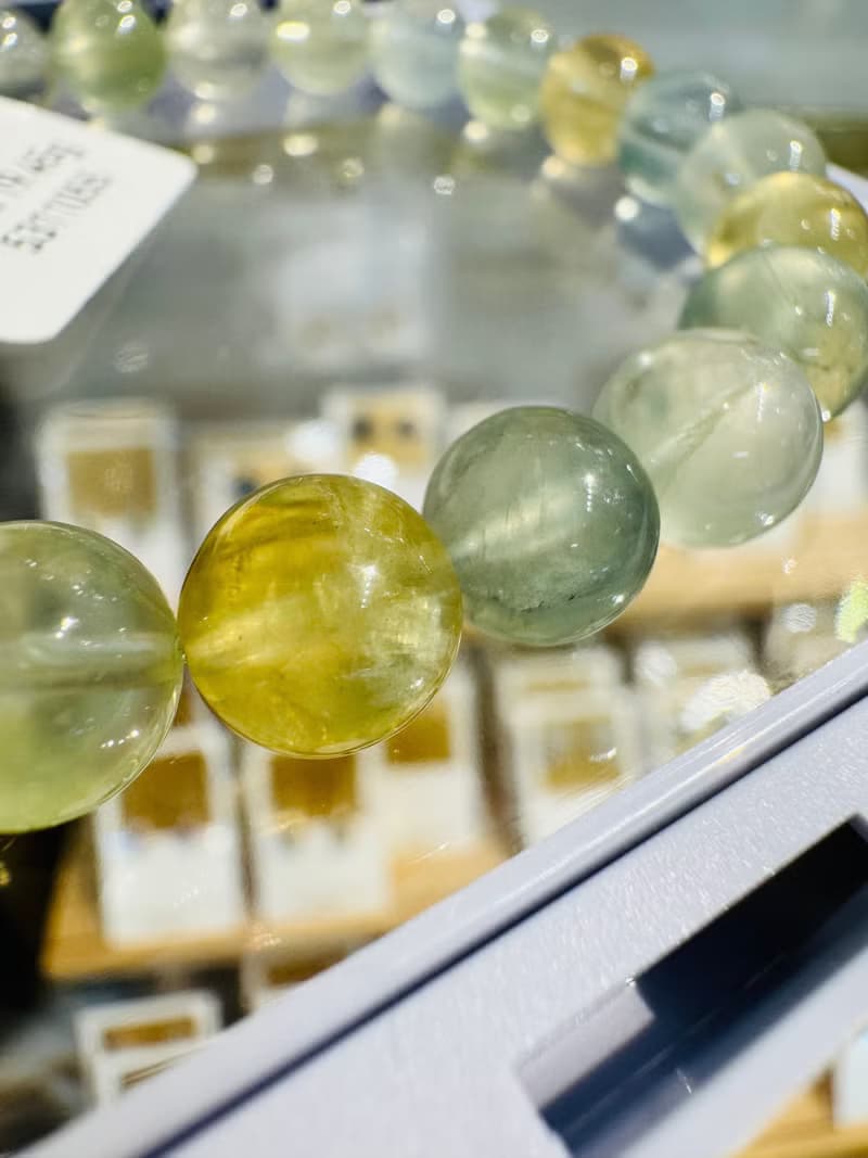 天然螢光透亮三彩濃色葡萄石8mm19.45g希望之石事業正財緩和急