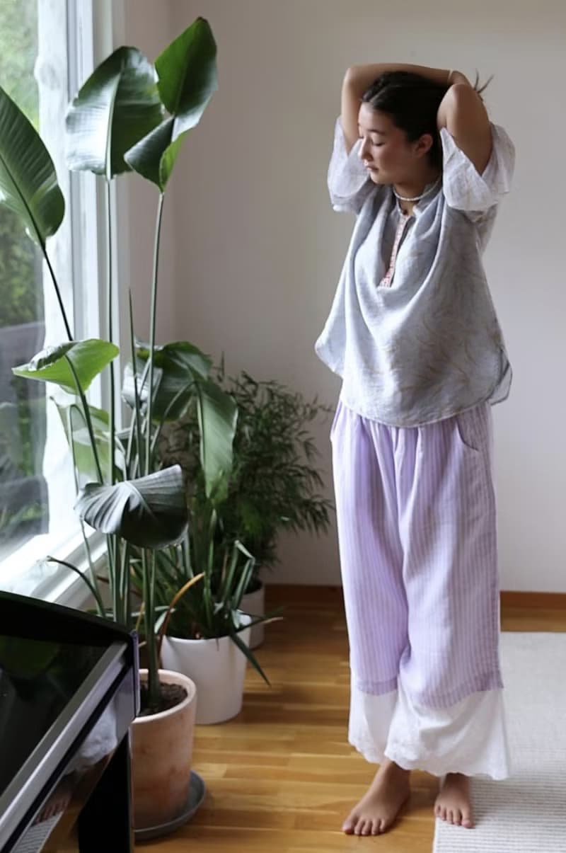 紫霞仙子 天絲混紡 薄紗短袖刺繡上衣 柔軟垂順有型 中式融合北歐
