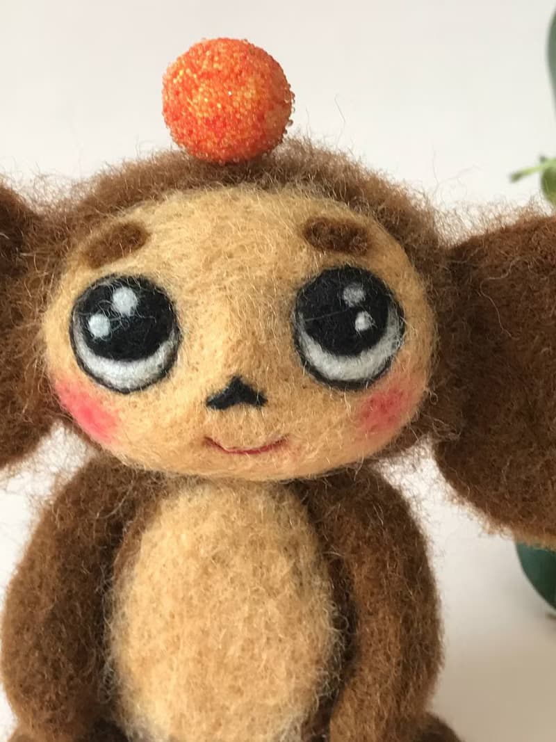 切布拉什卡玩具。 Cheburashka 氈制雕塑。 切巴什卡毛絨