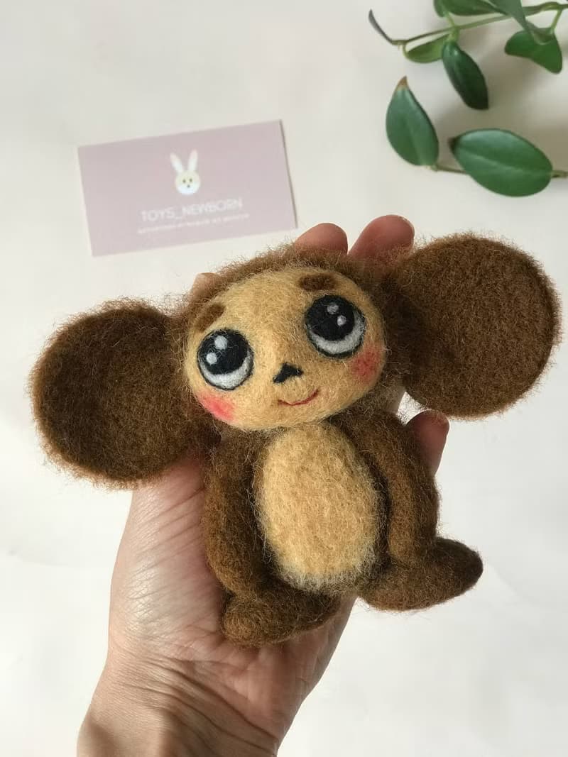 切布拉什卡玩具。 Cheburashka 氈制雕塑。 切巴什卡毛絨