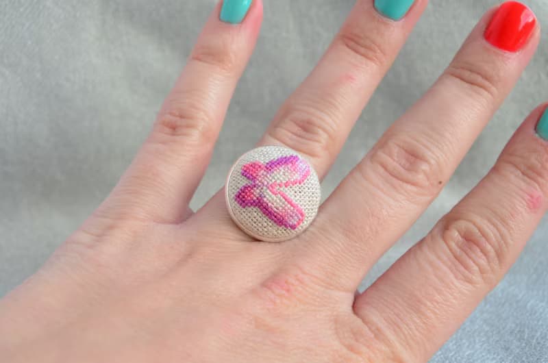粉色蝴蝶刺繡圓環十字繡精緻首飾為她手工製作的禮物