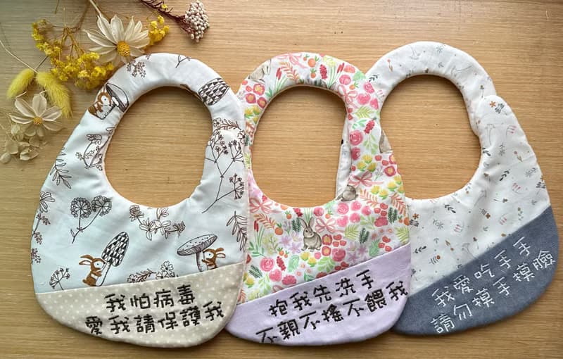 繡字圍兜兜/彌月禮盒3件組/兔寶寶圍兜兜