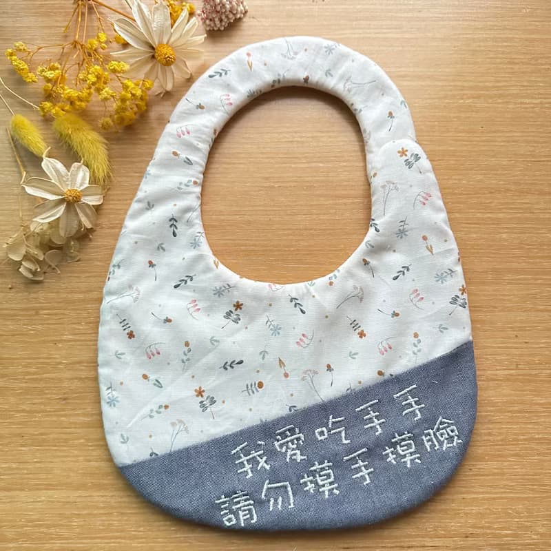 繡字圍兜兜/彌月禮盒3件組/兔寶寶圍兜兜