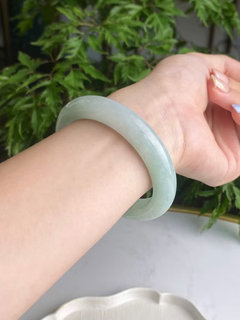 綠漾 | 冰種 / 淺果綠 / 平安鐲 / 手圍18 | 天然A貨翡翠玉鐲