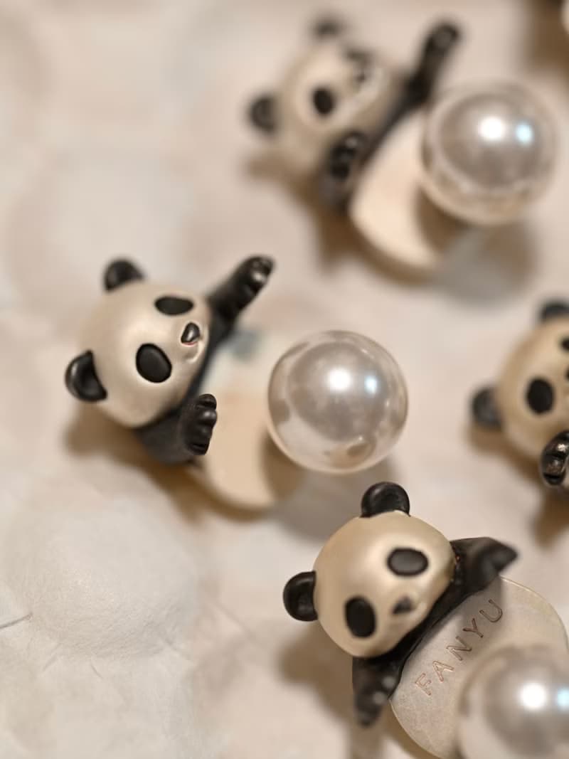 可愛倒掛猫熊創意耳環925銀手工燒白做舊仿珍珠