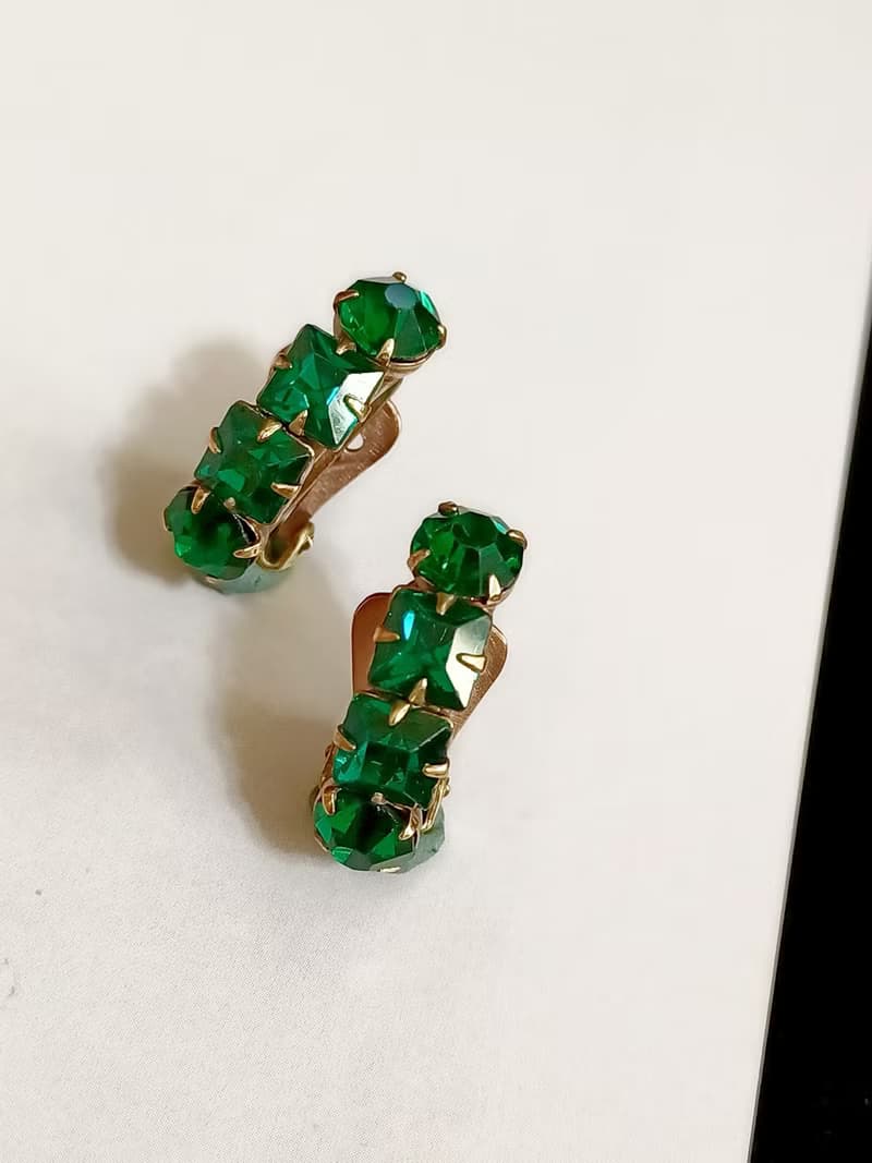 vintage jewelry  極簡翠綠萊茵 夾式耳環