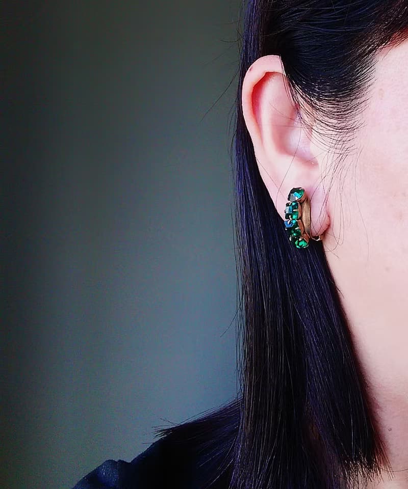 vintage jewelry  極簡翠綠萊茵 夾式耳環