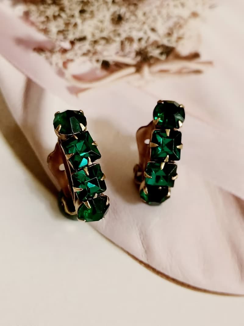 vintage jewelry  極簡翠綠萊茵 夾式耳環