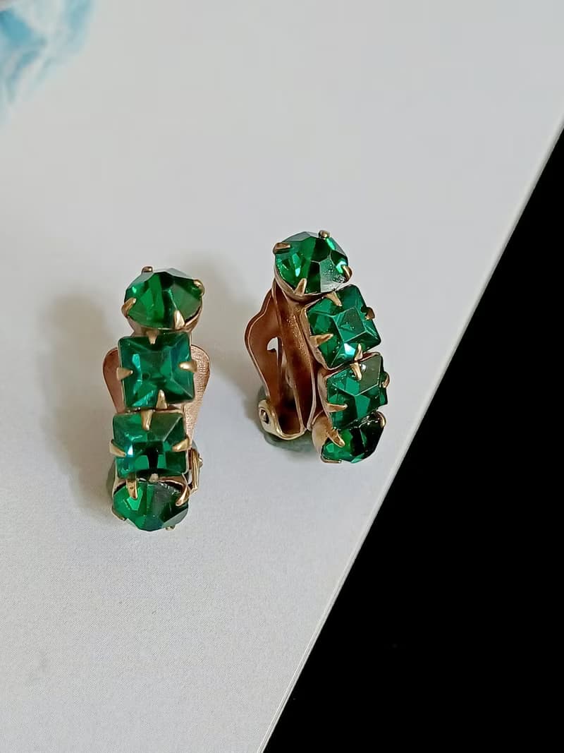 vintage jewelry  極簡翠綠萊茵 夾式耳環