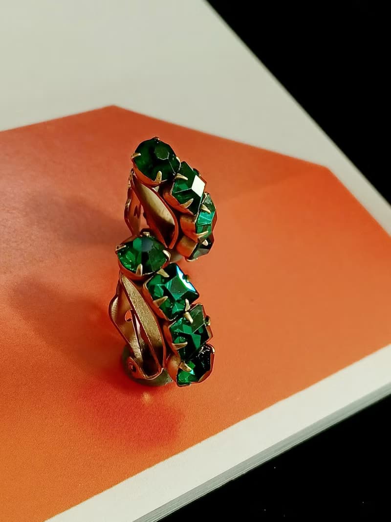 vintage jewelry  極簡翠綠萊茵 夾式耳環