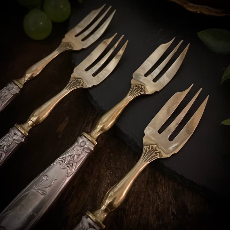 法國Art Nouveau時期花卉線條紋飾 纯銀柄黃銅蛋糕叉