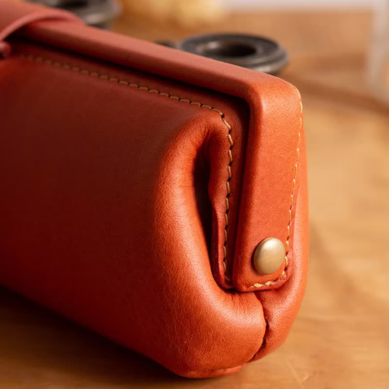 Paka-glass Slim #Coral イタリアンレザーの眼鏡ケース【入学祝】【就職祝】【カスタム可能なギフト】