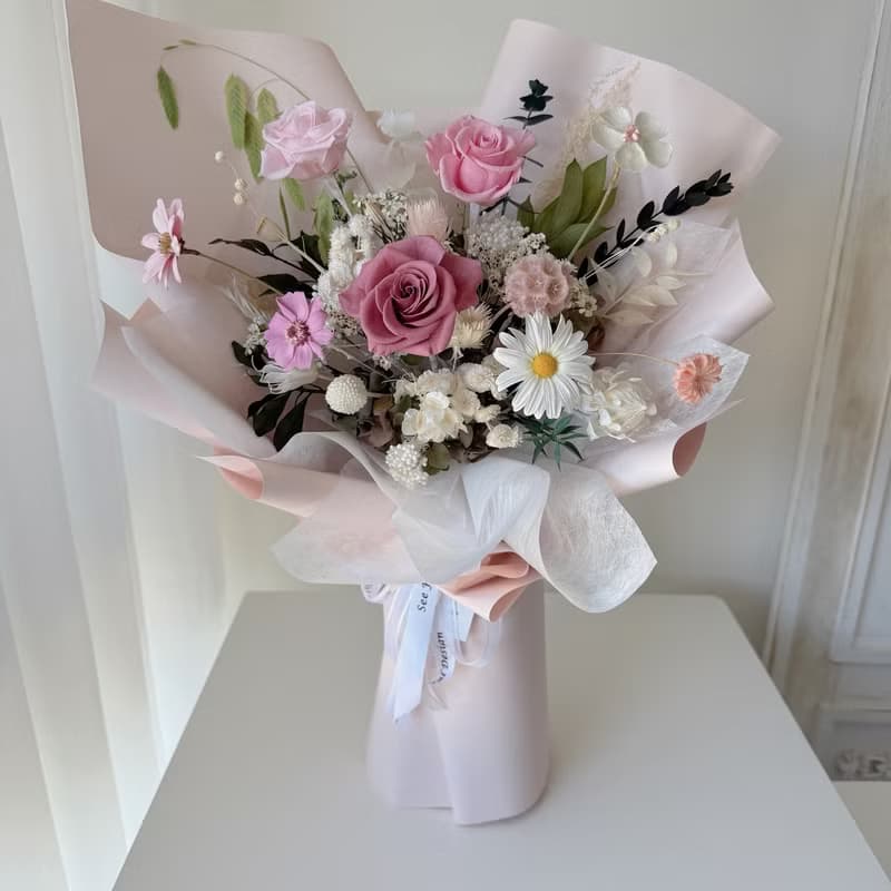 SEE 看見花藝設計|情人節|永生玫瑰 |生日|花時願語玫瑰擴香花束