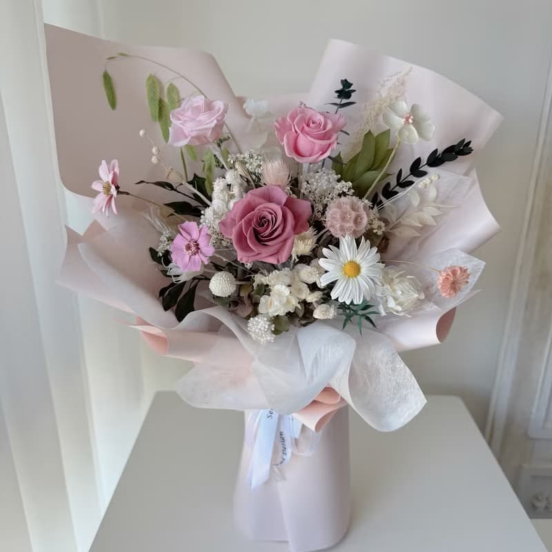 SEE 看見花藝設計|情人節|永生玫瑰 |生日|花時願語玫瑰擴香花束