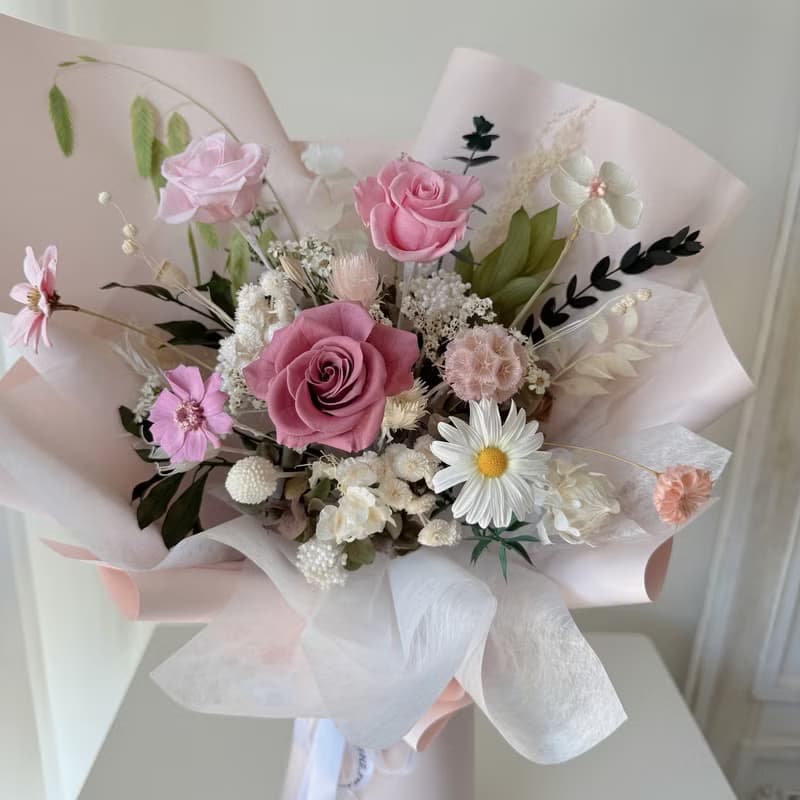 SEE 看見花藝設計|情人節|永生玫瑰 |生日|花時願語玫瑰擴香花束