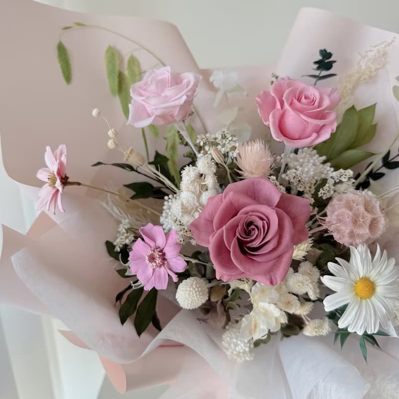 SEE 看見花藝設計|情人節|永生玫瑰 |生日|花時願語玫瑰擴香花束