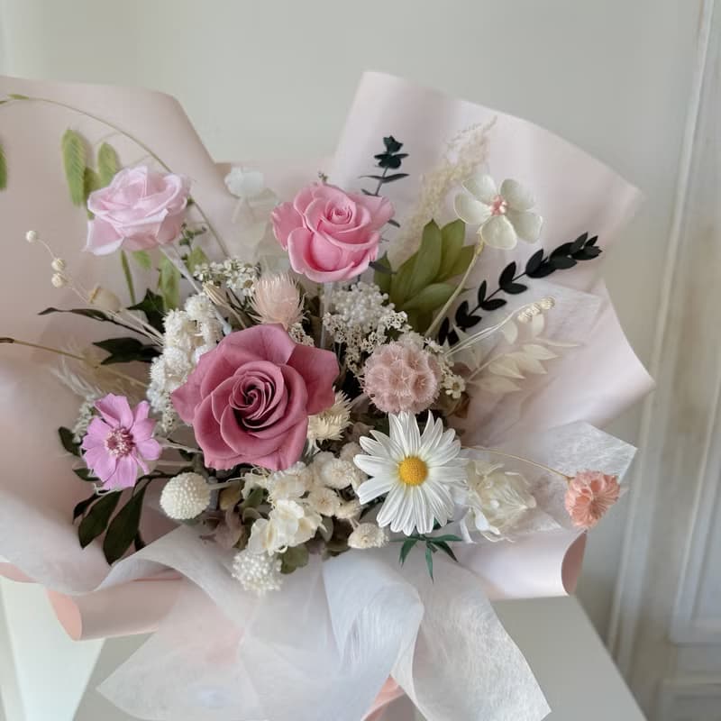 SEE 看見花藝設計|情人節|永生玫瑰 |生日|花時願語玫瑰擴香花束