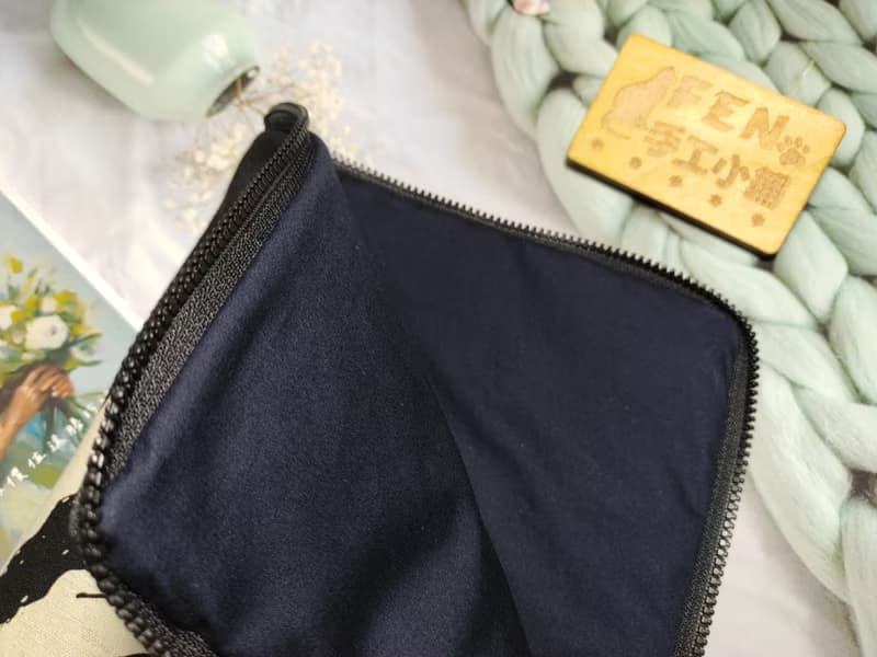 袋物系列-日本知名設計師厚棉布黑底米白大貓咪L型拉鍊袋-電子書