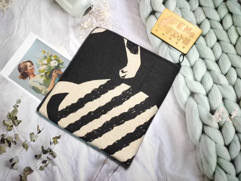 袋物系列-日本知名設計師厚棉布黑底米白大貓咪L型拉鍊袋-電子書