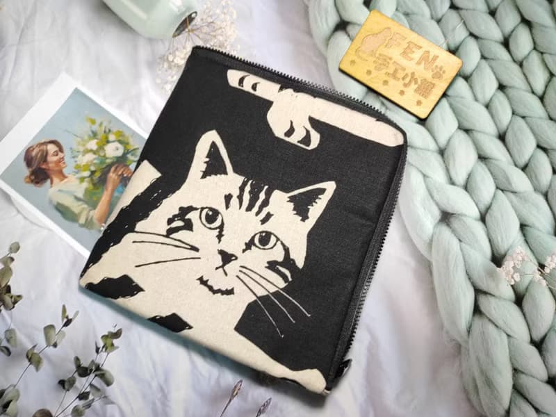 袋物系列-日本知名設計師厚棉布黑底米白大貓咪L型拉鍊袋-電子書