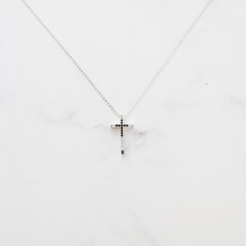 【美鑽銀飾】輕奢風黑鋯石十字架 | 925純銀鎖骨項鍊 | 大員囡仔