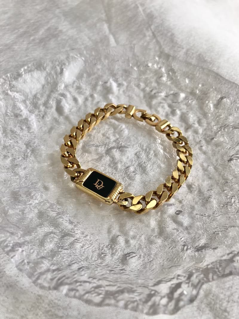 【 日本直送　名牌中古包 】Christian Dior クリスチャン ディオール ブレスレット ゴールド ロゴ プレート ストーン  piazzv