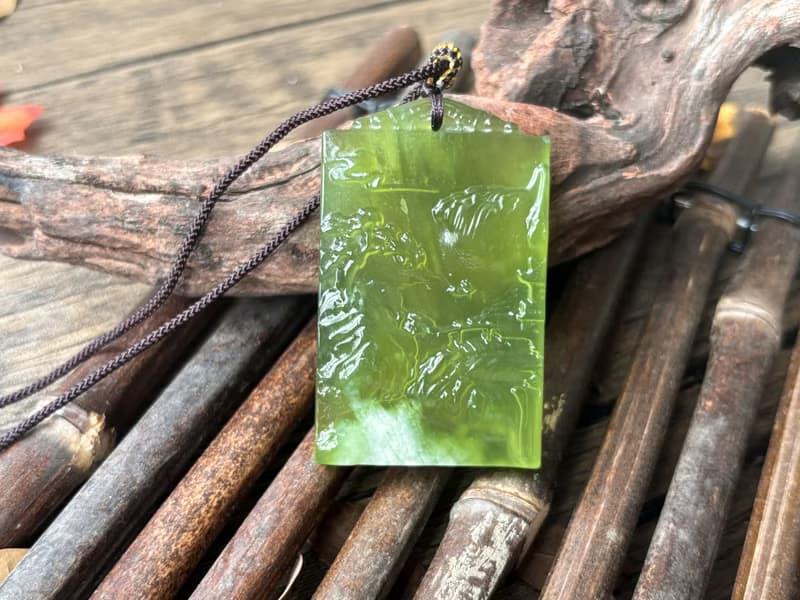 【一物一圖】天然岫玉 青提奶蓋 雕刻山水牌吊墜 手編繩 項鍊