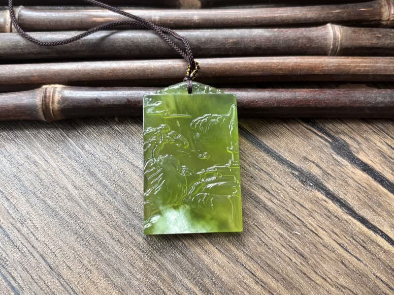 【一物一圖】天然岫玉 青提奶蓋 雕刻山水牌吊墜 手編繩 項鍊