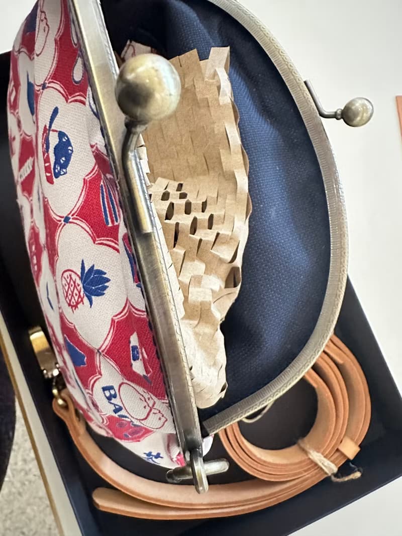 臺灣圖案口金包v ESG包材v 斜背肩背v 101茶葉珍奶藍白天燈小籠包