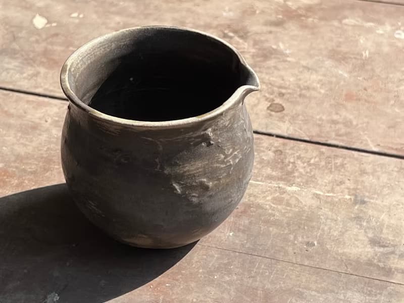 【小陪】黑曜手刷尖嘴壺 - 茶杯 杯 生活食器 高台  陶器 盆