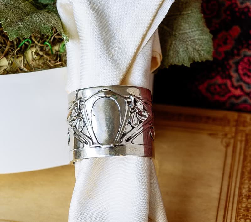 新藝術花卉銀餐巾套環 - 西洋古董