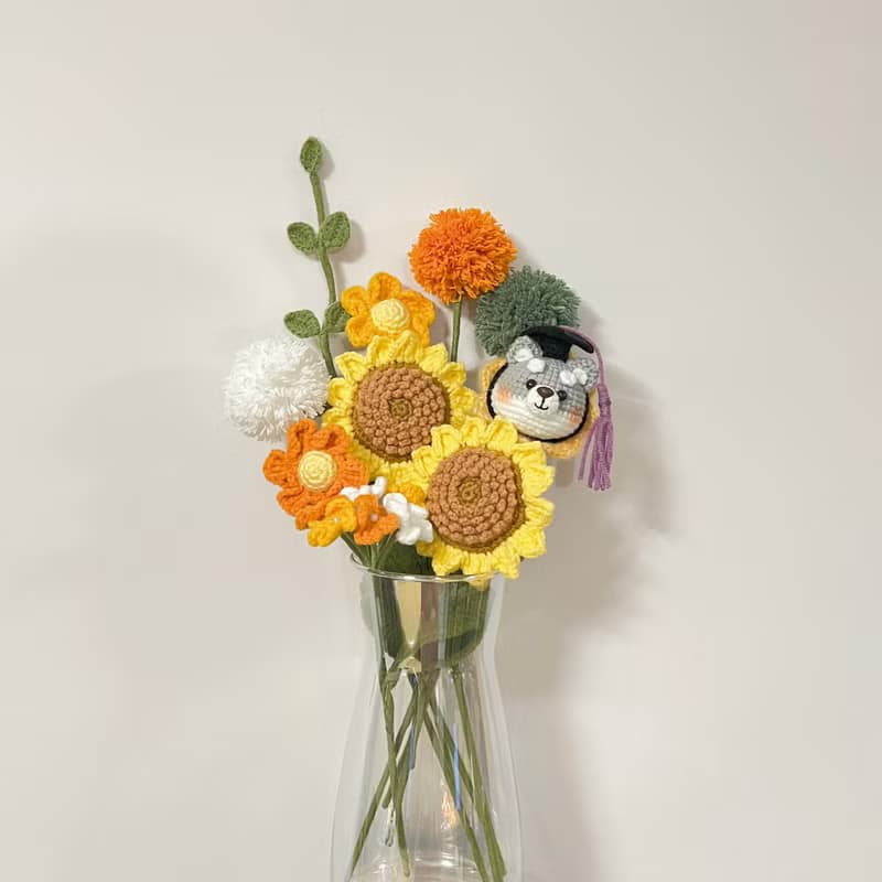 鈎針編織畢業狗狗向日葵花束
