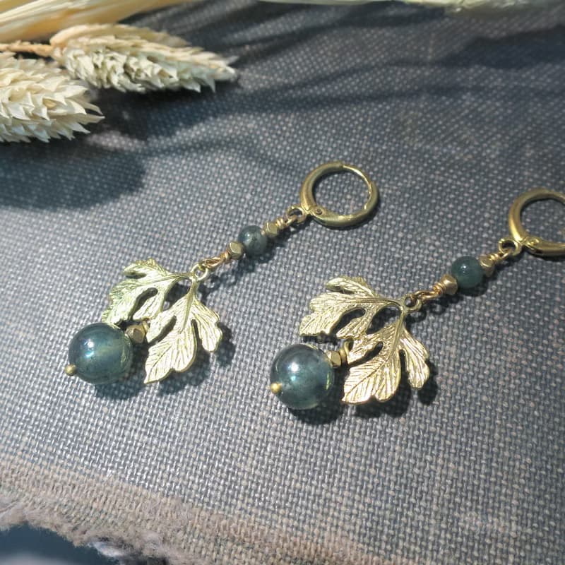 VIIART。貴妃-水草綠。水草瑪瑙黃銅耳環-可改夾式華麗款