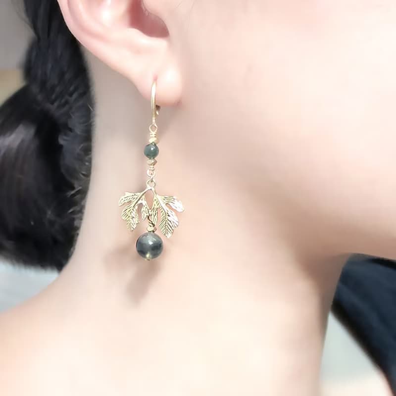 VIIART。貴妃-水草綠。水草瑪瑙黃銅耳環-可改夾式華麗款