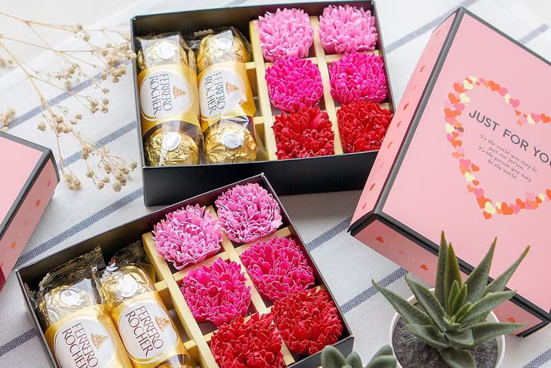 母親節限定–金莎巧克力6顆入+6朵康乃馨香皂花禮盒–紅色