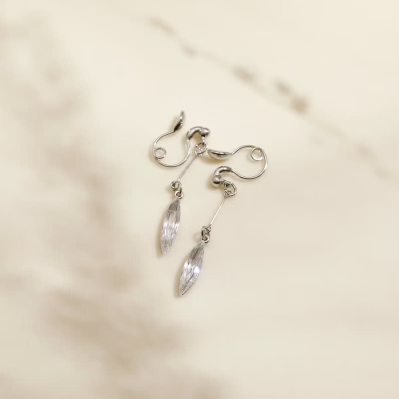drop marquise SV ―輝くリーフのループフィットイヤリング　シルバー