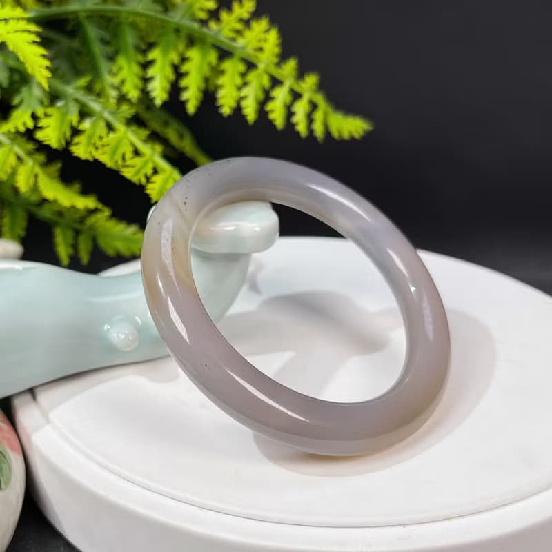 煙紫瑪瑙手鐲 53+MM 冰潤漸變起光飄花圓條玉髓手環 甜美俏麗雅致
