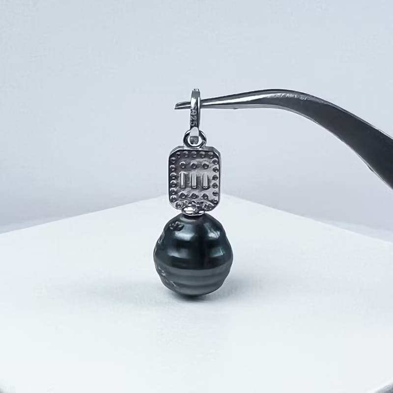 。天然墨水綠。罕見11mm 巴洛克大溪地珍珠。925純銀鋯石頸鏈。