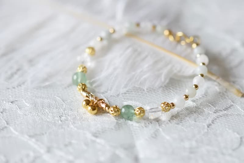 清爽感。綠草莓晶 白水晶 緬甸翡翠 月光石 18K包金 水晶 手鍊