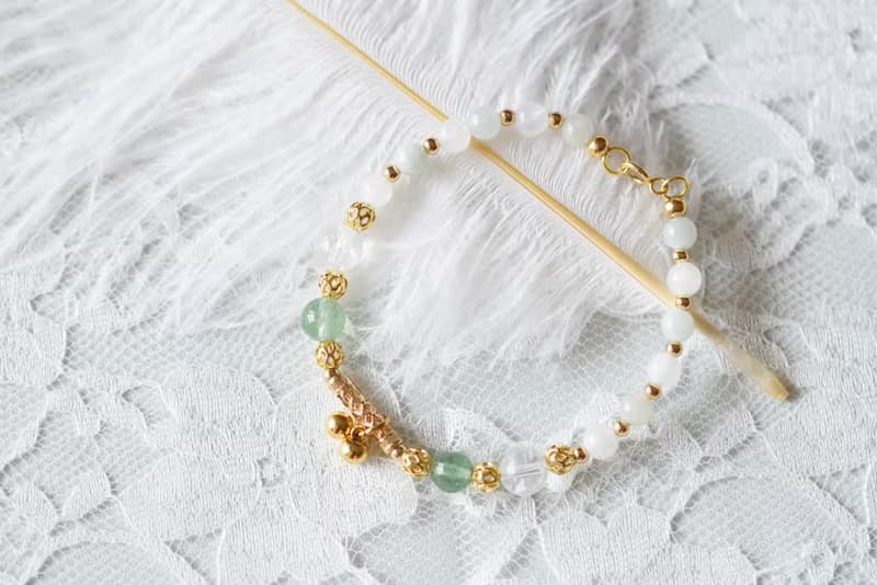 清爽感。綠草莓晶 白水晶 緬甸翡翠 月光石 18K包金 水晶 手鍊