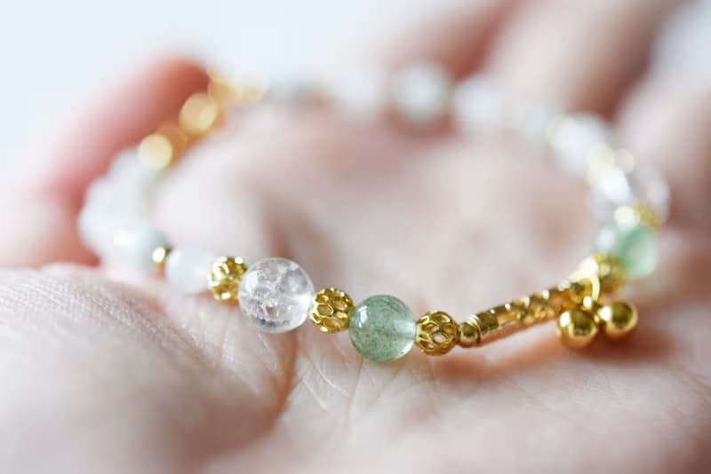 清爽感。綠草莓晶 白水晶 緬甸翡翠 月光石 18K包金 水晶 手鍊