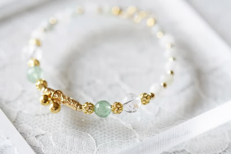 清爽感。綠草莓晶 白水晶 緬甸翡翠 月光石 18K包金 水晶 手鍊