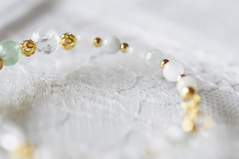 清爽感。綠草莓晶 白水晶 緬甸翡翠 月光石 18K包金 水晶 手鍊