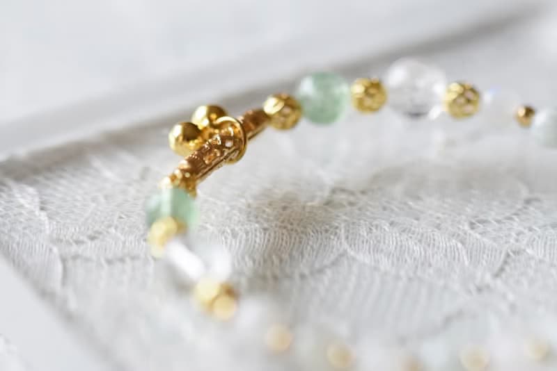 清爽感。綠草莓晶 白水晶 緬甸翡翠 月光石 18K包金 水晶 手鍊